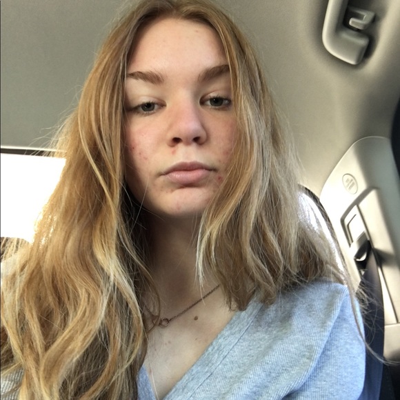 Meet your Posher, Halle - Picture 1 of 1